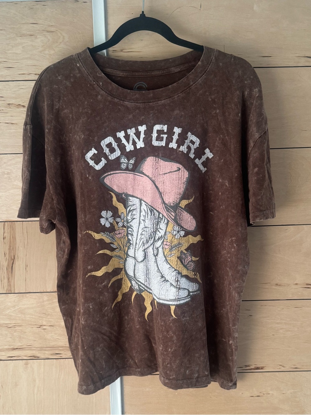 Vintage-Inspired Brown Cowgirl Graphic Tee with Pink Accent